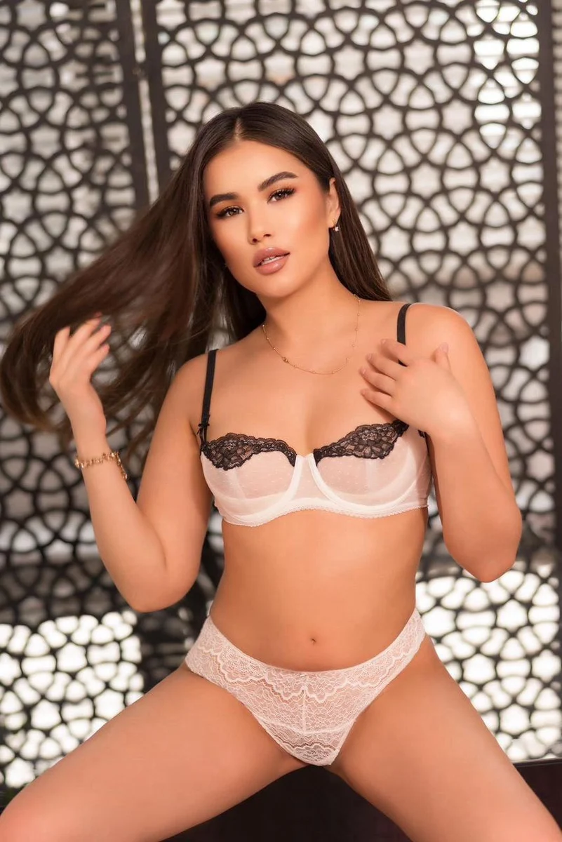 Ariella escort in Dubai