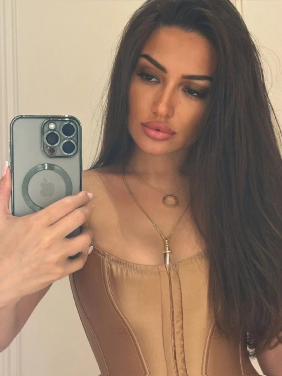 Rose escort in Dubai