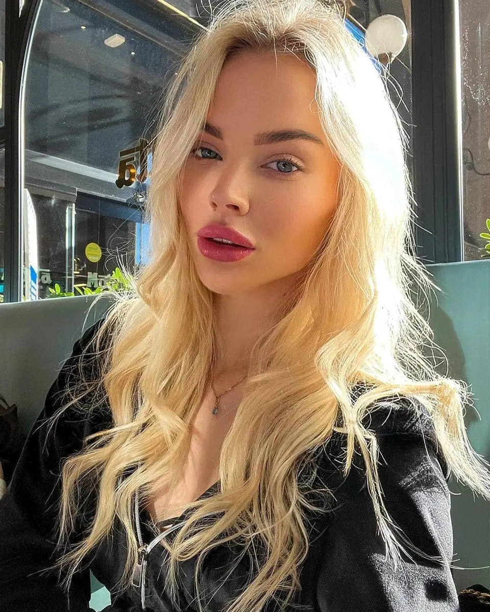 Zoelle escort in Dubai